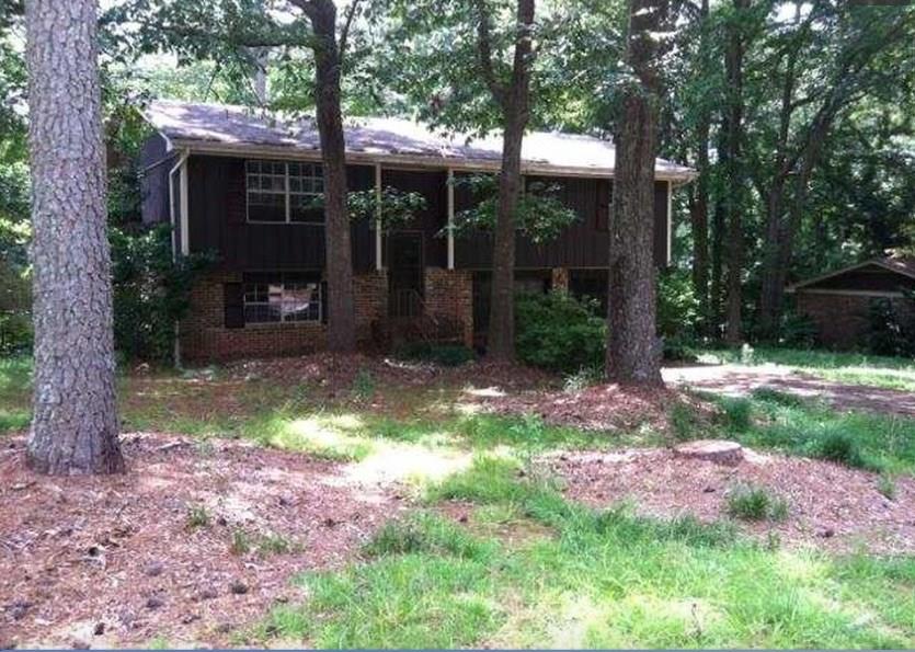 Investor opportunity! Location is perfect for a rehab or rebuild!