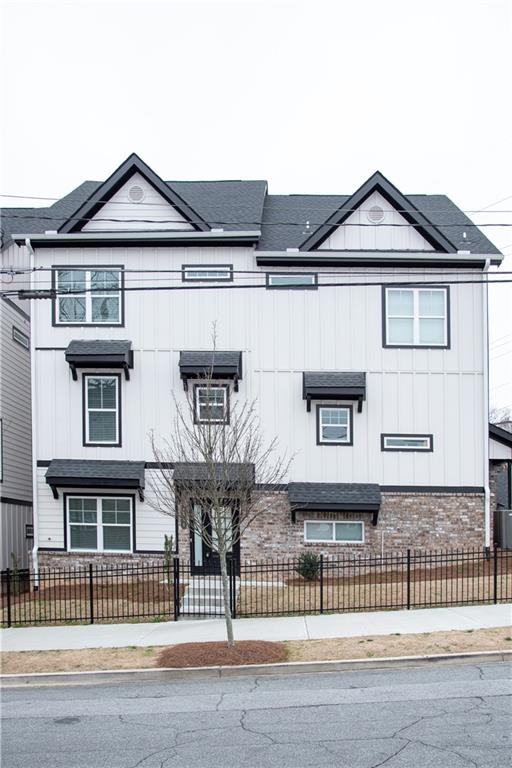Brand-new construction 25- townhome community in the thriving upper west side! Three story 3 bedroom and 3.5 bathrooms. Each bedroom has it very own private full bath! Hardwood floors in kitchen and living room, carpet in all bedrooms, granite counter tops, attached garage, balcony or patio. Gated HOA community. Move-in package includes washer, dryer and stainless-steel appliances.