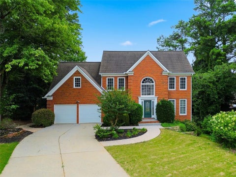 Homes For Sale - 120 N Hillbrooke Trail<br/> Alpharetta, GA 30005