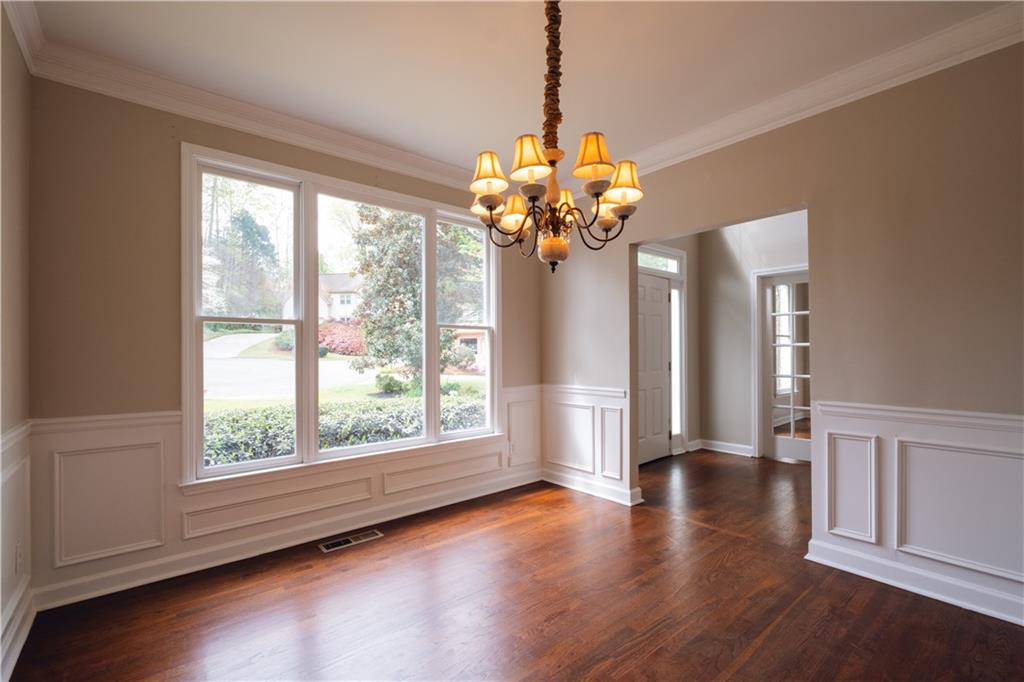 660 Dianthus Court NW