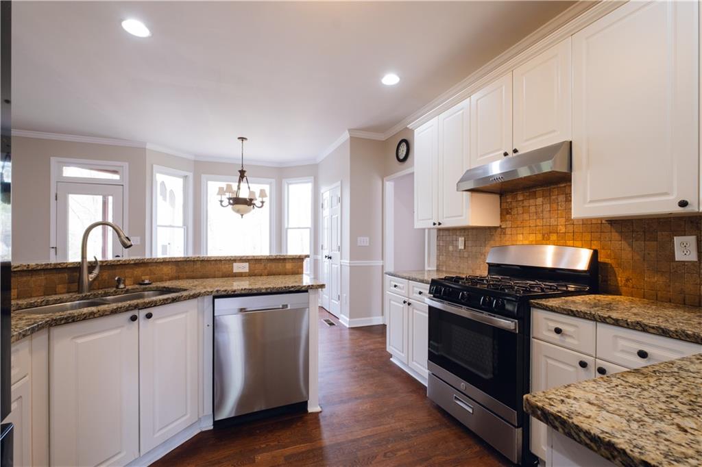 660 Dianthus Court NW