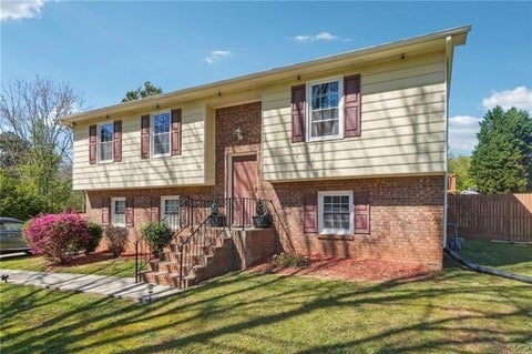 Homes For Sale - 40 Belmont Park Lane<br/> Ellenwood, GA 30294