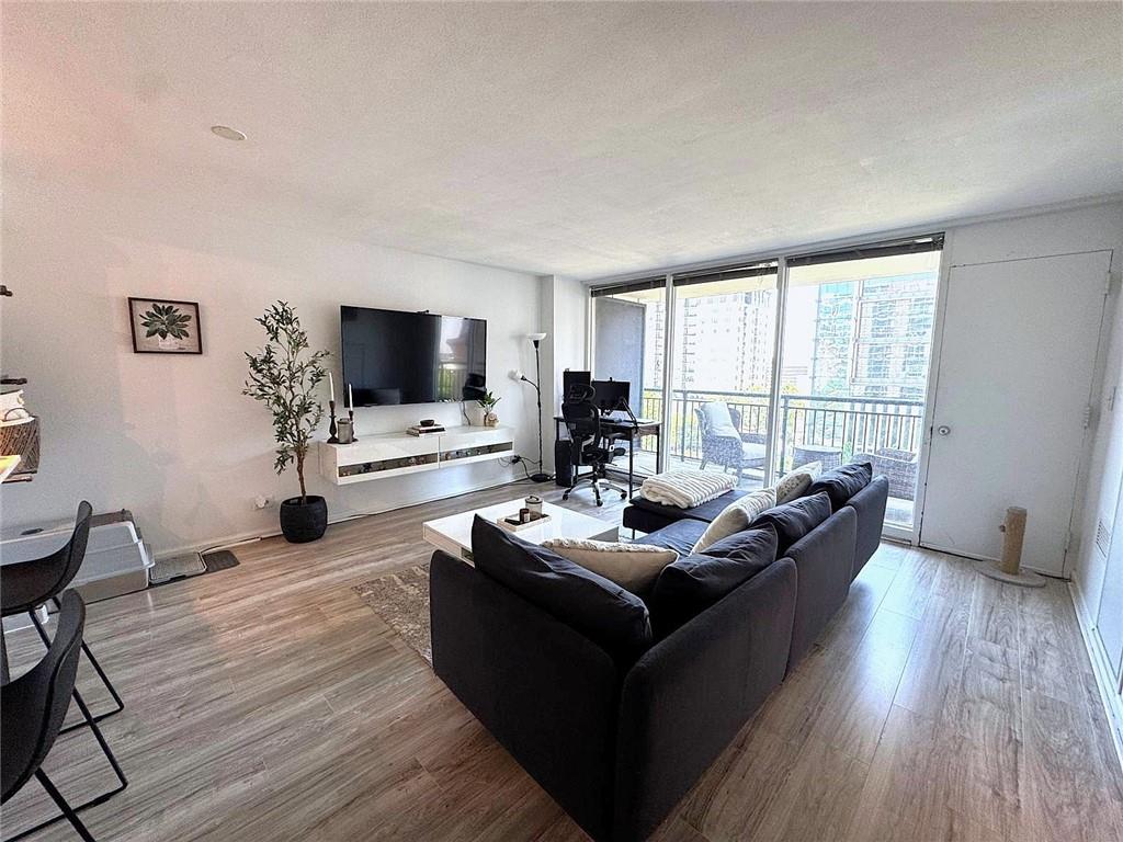 620 Peachtree Street NE 909