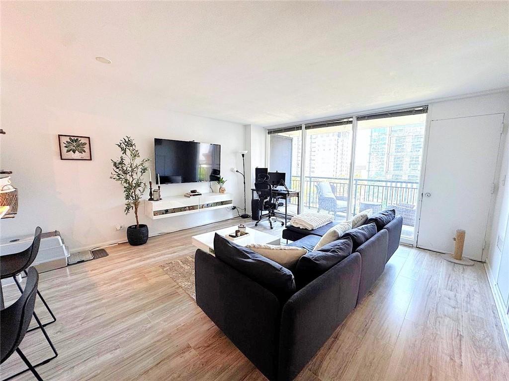 620 Peachtree Street NE 909