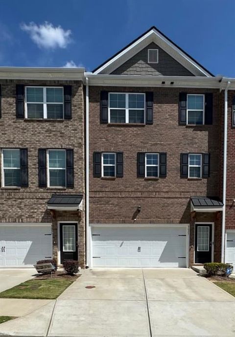 Townhouse For Sale - 3025 Westpoint Circle<br/> Snellville, GA 30078