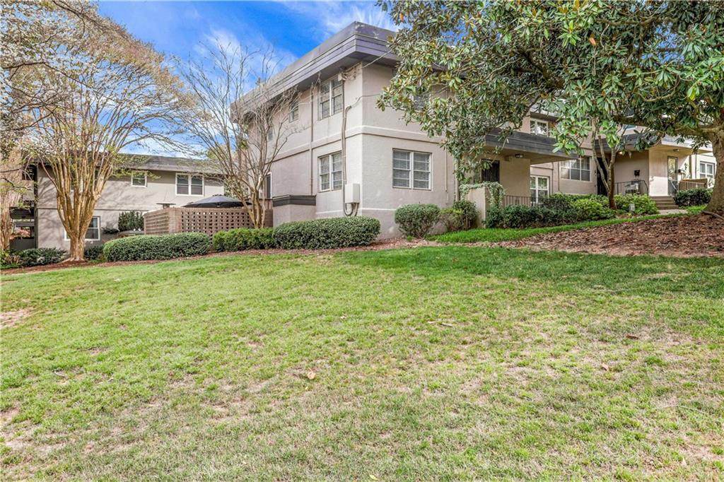 270 Lakemoore Drive NE A