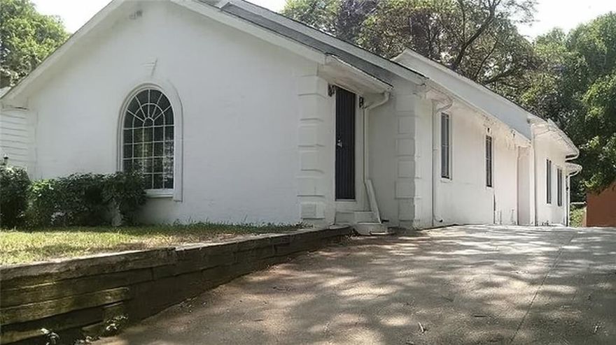 THIS BEAUTIFUL 4 BEDROOM/2 BATHROOM RANCH STYLE HOME IS LOCATED IN THE ALMOND CREEK SUBDIVISION. THIS HOME OFFERS LAMINATE COUNTERS TOPS WITH STAINED CABIENTRY AND VINYNAL FLOORING, TAKE ADVANTAGE OF THE SPACIOUS KITCHEN AND LIVING ROOM GREAT FOR ENTERTAINING GUEST AND PREPARING DELICIOUS MEALS. ADDITIONALLY THIS HOME IS LOCATED NEAR RESTURANTS ,SHOPPING AND ALSO MARTA ACCESSEBILE.
PROPERTY IS LEASED. DO NOT DISTURB TENANTS. Rental income