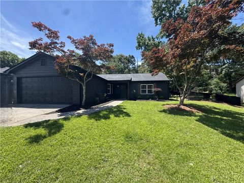 Homes For Sale - 6735 River Glen Drive<br/> Riverdale, GA 30296