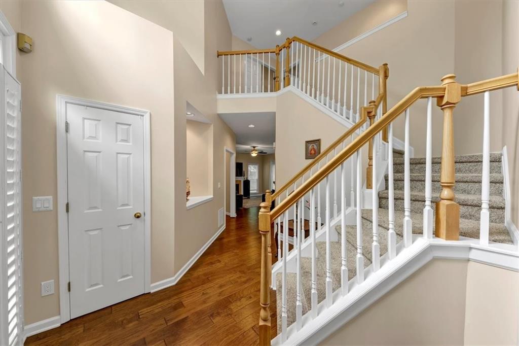 6815 Fairgreen Drive, Suwanee, Georgia image 9