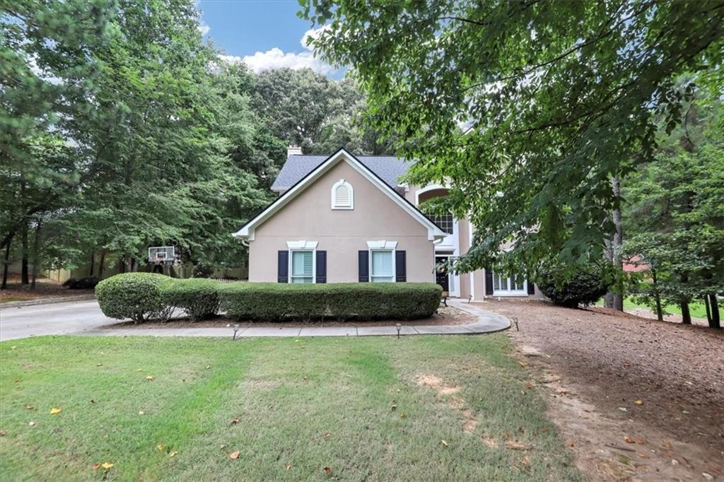 6815 Fairgreen Drive, Suwanee, Georgia image 5
