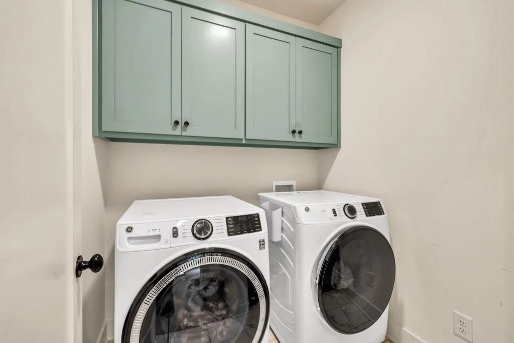 Buford, Georgia 30518, United States, 5 Bedrooms Bedrooms, ,4 BathroomsBathrooms,Residential,Active,142179