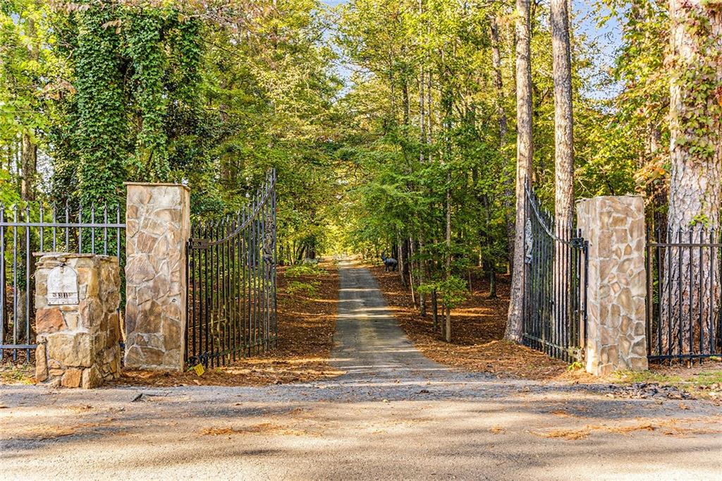 8316 Hewlett Road, Sandy Springs, Georgia image 4