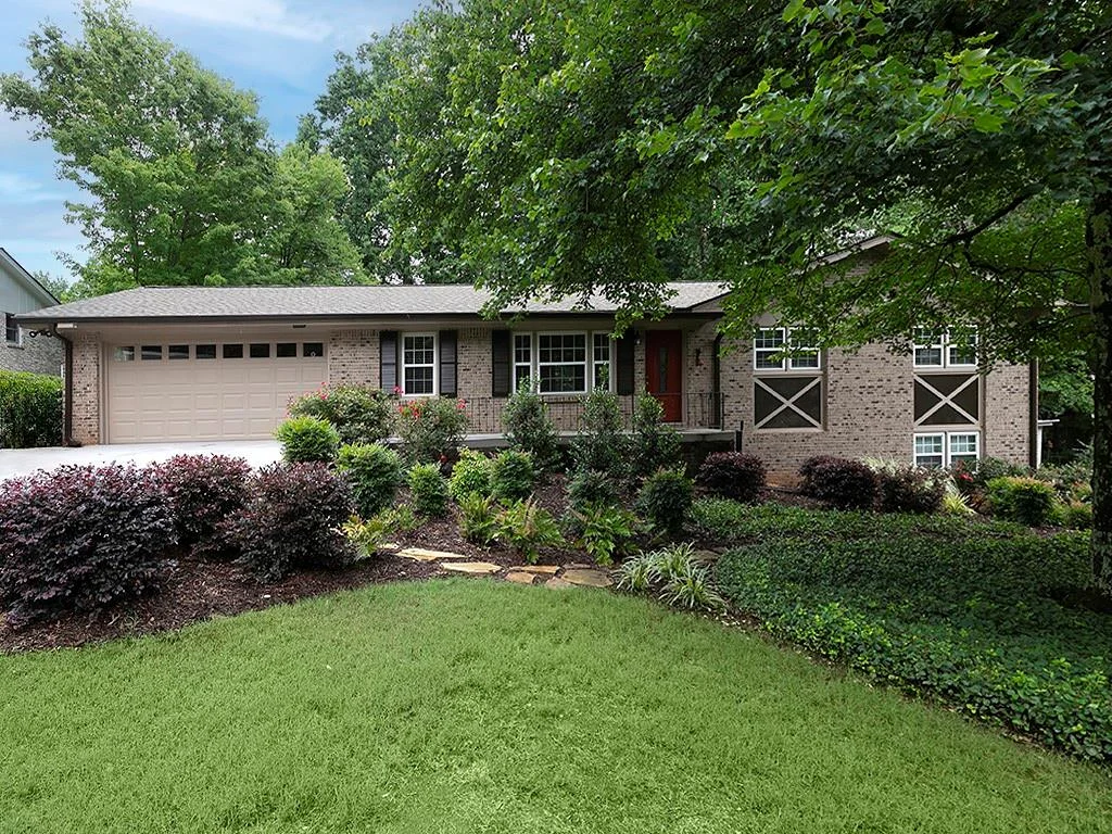 226 King David Drive SW