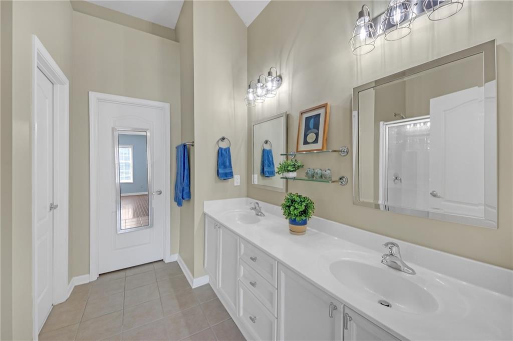 206 Glens Loop, Woodstock, Georgia image 12
