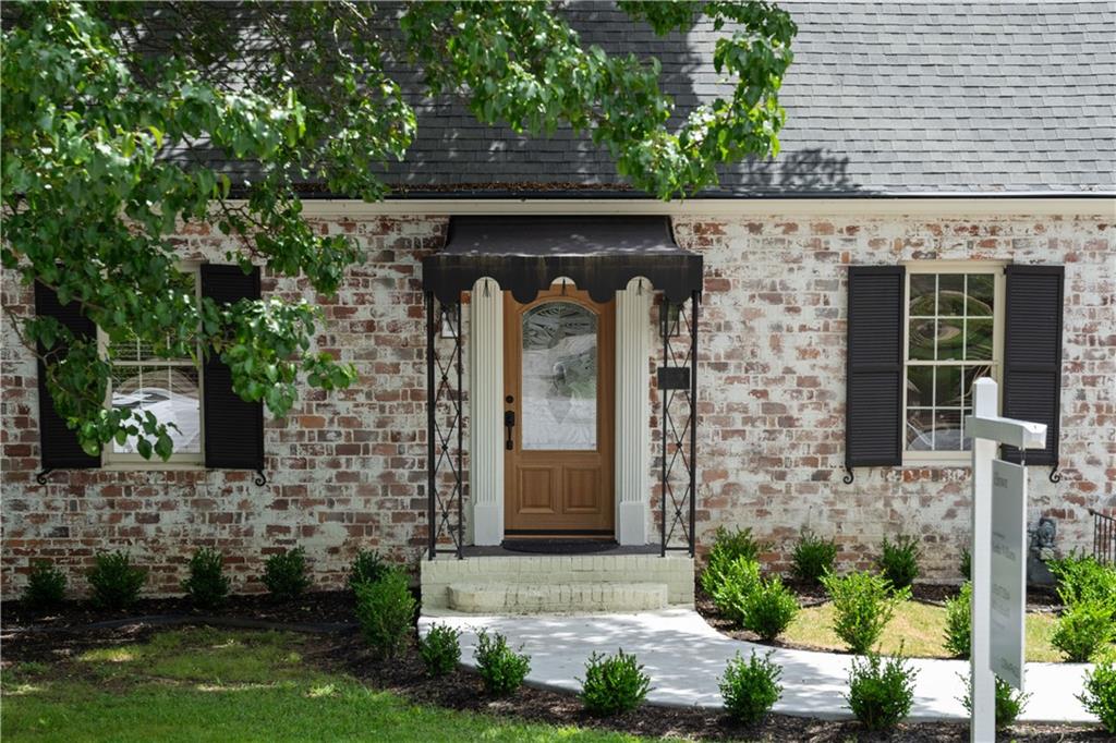 833 Martina Drive NE