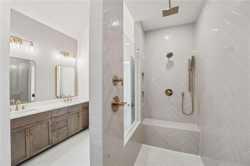 Towns on Thompson - Residential