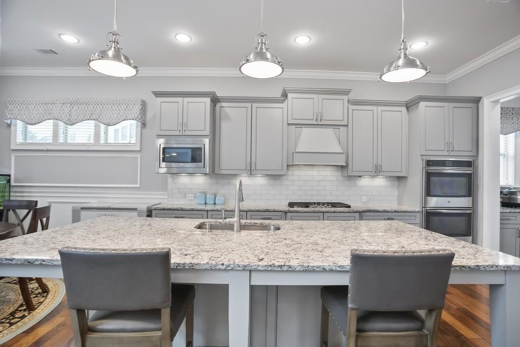 5950 Thoroughbred Way
