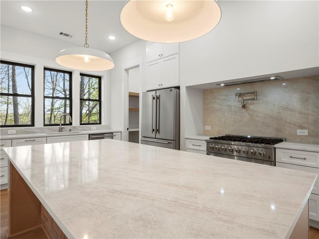 2439 Venture Drive