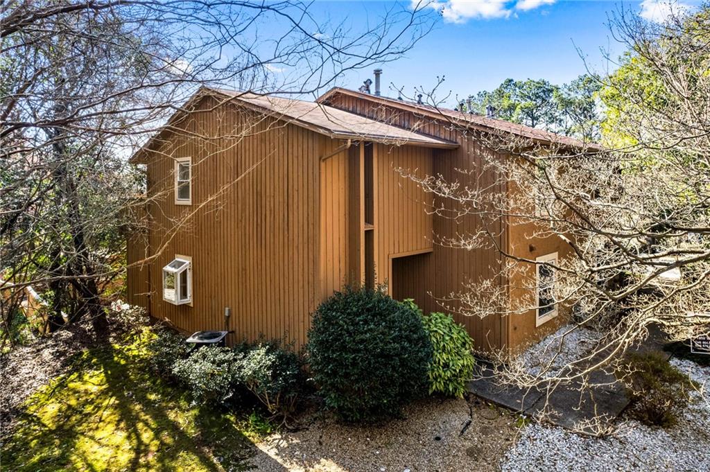 838 Lake Hollow Boulevard SW