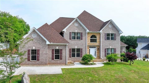 Homes For Sale - 2204 Sidney Drive<br/> Gainesville, GA 30506