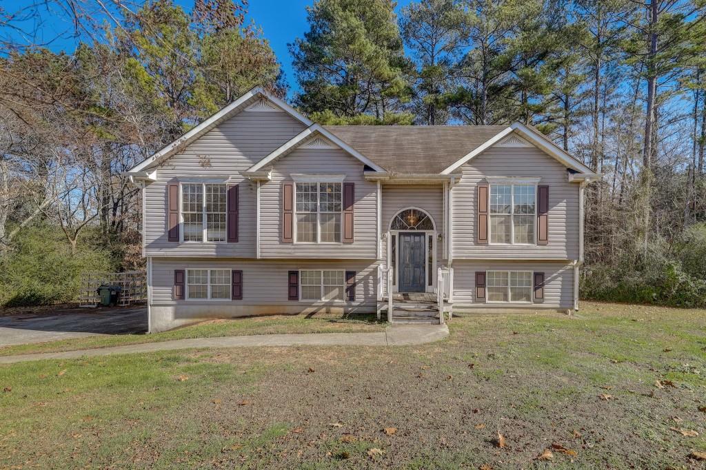Welcome to 209 Bethnal Way in the beautiful Berkeley Walk subdivision. This 3-bedroom, 2-bath home on a partially finished basement is the perfect opportunity. With some TLC, this home can be a 2023-2024 gem. Sitting on a nearly 1/2 acre lot on a cul-de-sac, this home features a 2-car garage, a spacious open floor plan with a vaulted ceiling, separate dining room, eat-in kitchen and more. All bedrooms are on the main level, and the primary suite features dual vanities, separate shower, and soaking tub. The basement offers a bonus room, perfect for any variety of uses - playroom, theater, home office, music room, exercise room or a second family room.