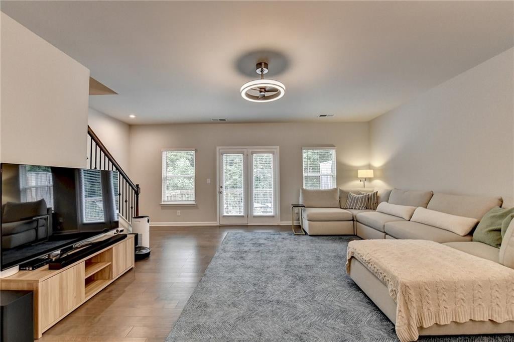 2719 Hedgeway Circle