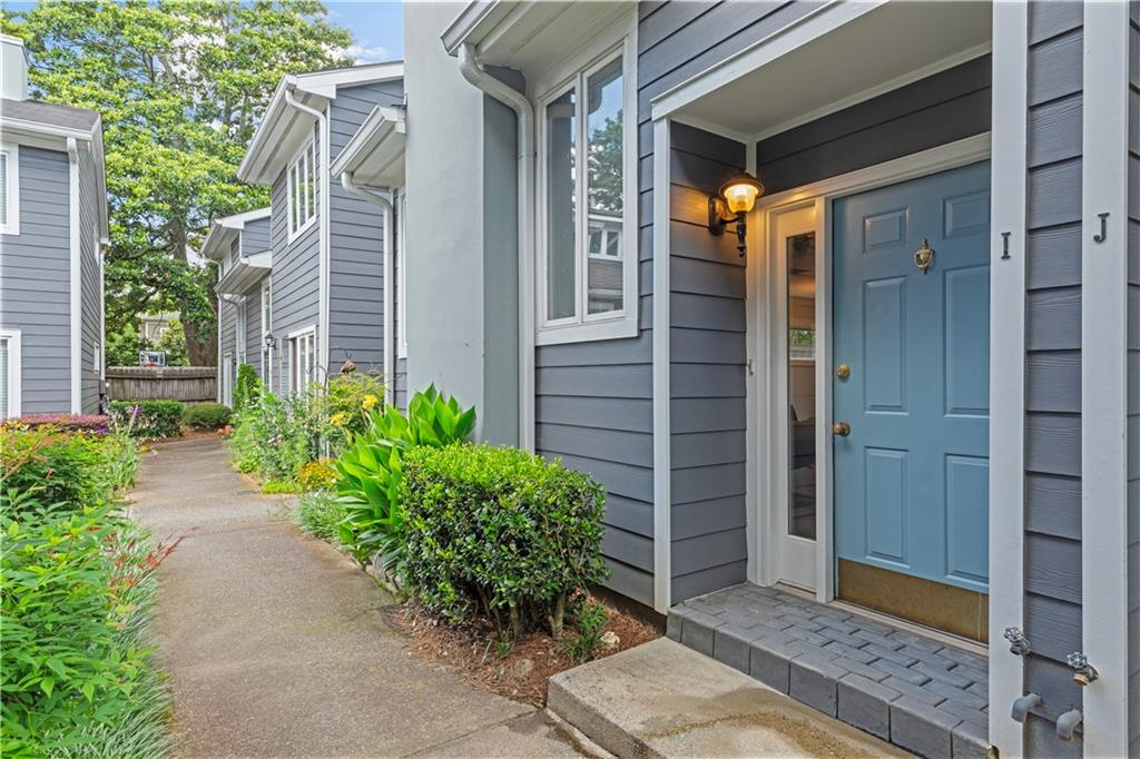 836 Saint Charles Avenue NE I