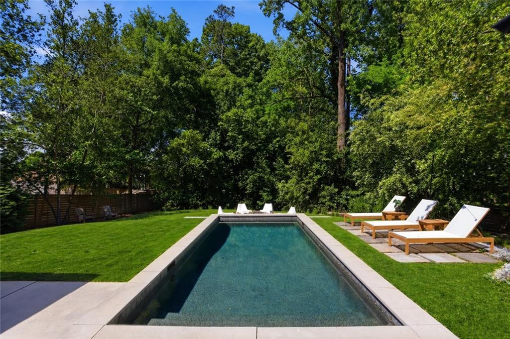 2420 Wawona Drive NE