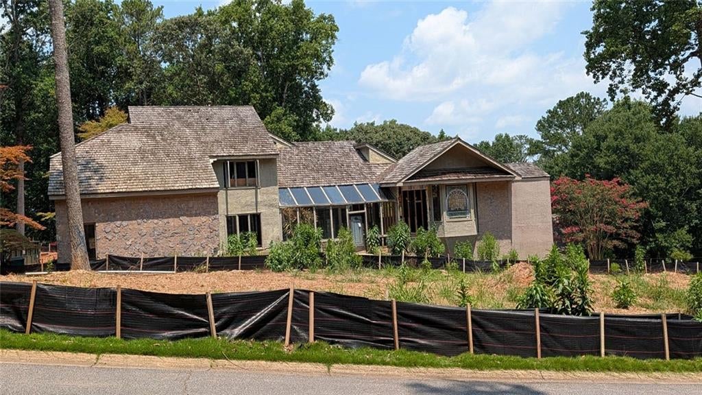870 Waddington Court