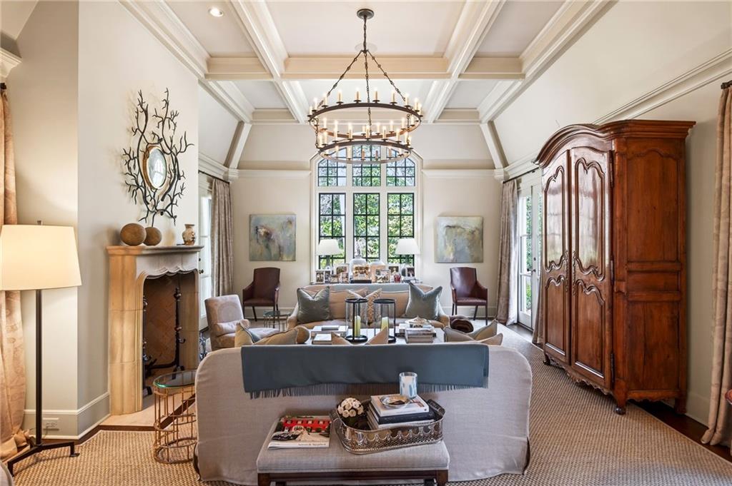 575 Broadland Road NW