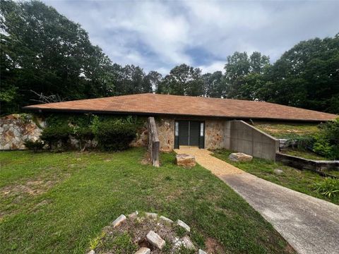 Homes For Sale - 4391 Leola Road<br/> Douglasville, GA 30135
