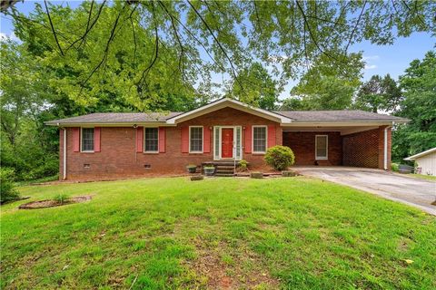 Homes For Sale - 54 Ridgewood Drive<br/> White County, Cleveland, GA 30528