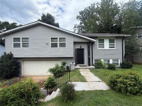 Homes For Sale - 4110 Emerald Lake Drive<br/> Decatur, GA 30035