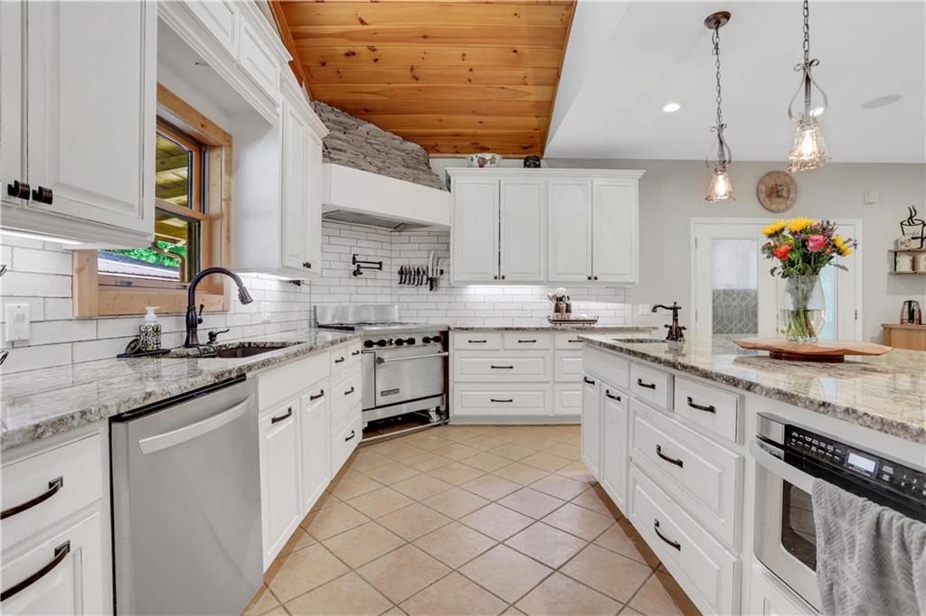 107 Winsome Place NE