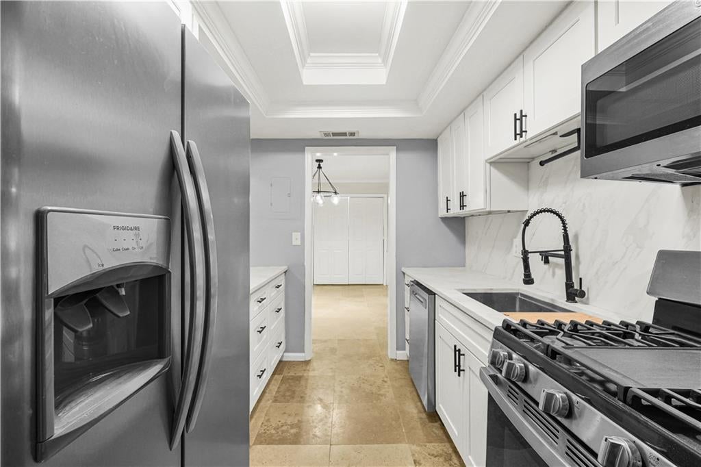 6851 Roswell Road M13