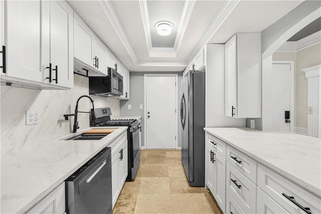 6851 Roswell Road M13
