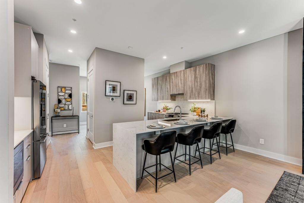 1099 North Avenue NE 11