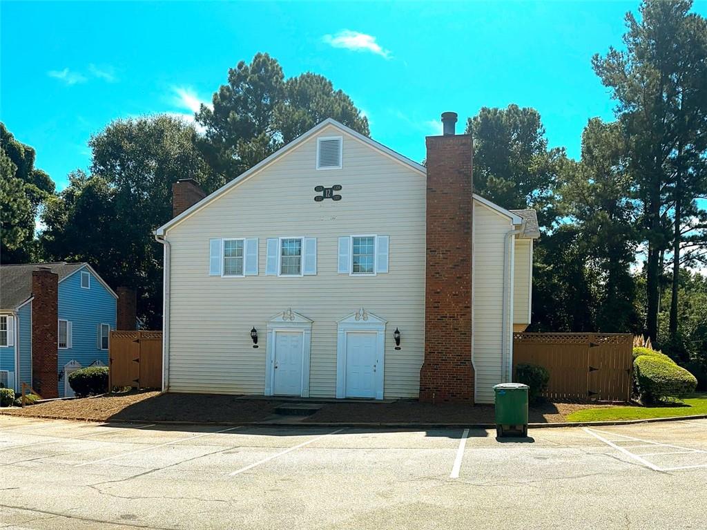 Move right into this beautifully updated 2-bedroom, 2.5-bathroom townhome in a prime Norcross location! This home features an open-concept layout with new luxury grade Laminate floors throughout the main level and brand new carpet second level bedrooms. A cozy fireplace that adds warmth and charm to the living space. offering solid wood cabinetry, great countertops, and a breakfast bar that overlooks the spacious family room, perfect for casual dining and entertaining. Upstairs, you'll find generously sized bedrooms with ample closet space, providing comfort and functionality. Step outside to enjoy a nice patio, ideal for gatherings with friends and family. This unit is located across from the pool, and conveniently just minutes from I-85 and Jimmy Carter Boulevard, easy access to shopping, dining, and commuting. Immediate move-in is available—don't miss this excellent opportunity! No Rental Restriction!!!!!
Agent owner