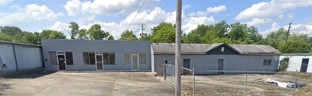Exceptional investment opportunity in a prime location near Mercer University! This versatile commercial property, zoned C-2, sits on approximately 0.78 acres with 222’ ± of frontage, offering excellent visibility, accessibility, and long-term growth potential.
The site features three retail units, including one expansive 3,000± sq. ft. space that is currently vacant and ideal for a variety of uses such as retail, office, restaurant, or service-based business. The space can also be subdivided into two units, creating flexibility and maximizing future rental income. The two additional retail units are currently leased, providing $1,500/month in steady income.
Adding significant value, the property includes three separate storage buildings with a combined 39 units. Storage mix includes 24 units at 10x12 and 15 units at 5x10, creating diverse rental options and an additional income stream. Square footage includes the storage facilities, further enhancing the overall property appeal.
The building has undergone several updates, including new exterior paint, roof updates, updated plumbing and electrical systems, and partially completed new flooring. Current tenants pay for their own water and handle repairs within their units, helping to minimize owner expenses.
With its C-2 zoning and proximity to Mercer University, this property benefits from consistent demand from students, faculty, and the surrounding residential community.
Whether you are seeking a strong income-producing investment, a property for owner occupancy with supplemental rental income, or a redevelopment opportunity, this offering provides endless potential in one of the area’s most desirable commercial corridors.