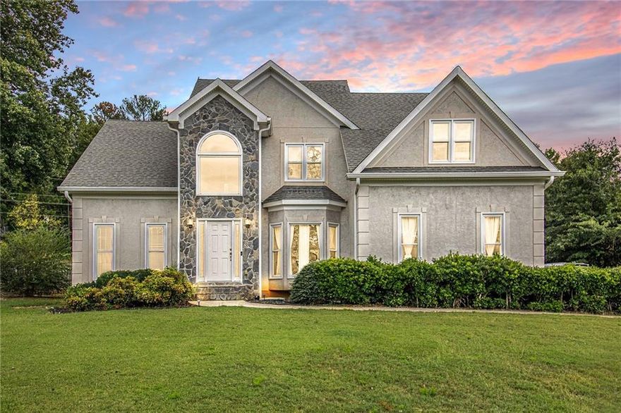 Discover your perfect retreat in this beautiful 4-bedroom, 3.5-bathroom home, nestled on over half an acre in the desirable White Oak Golf Community.
As you step inside, you’re greeted by a bright and airy open-concept layout, featuring a spacious living room with large windows that flood the space with natural light.  The spacious kitchen provides a generous island, double ovens and a gas cooktop.

Retreat to the serene primary suite on the main level, complete with a walk-in closet and an ensuite bathroom featuring dual sinks and jetted tub —perfect for unwinding after a long day.

The upper level boasts three generously sized bedrooms and two baths, providing ample space for family and guests. A large laundry room on this level adds extra convenience to your daily routine.

The expansive lot provides plenty of room for outdoor activities, gardening, or simply enjoying the peaceful surroundings.
Optional amenities, include a beautiful golf course, pool, tennis courts, and pickle ball within the community.

Don’t miss out on the opportunity to call this exquisite property your home. Schedule your private showing today!