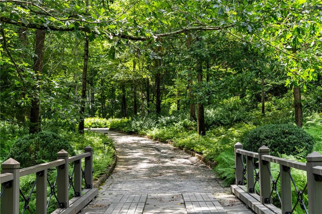 1727 W Paces Ferry Road NW