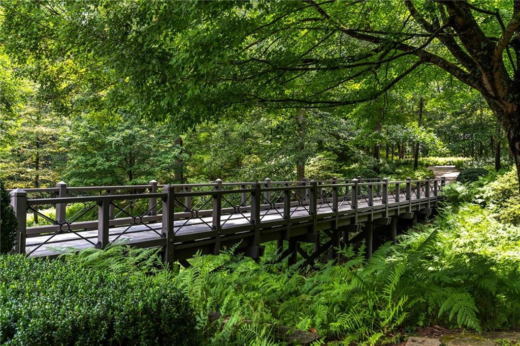 1727 W Paces Ferry Road NW