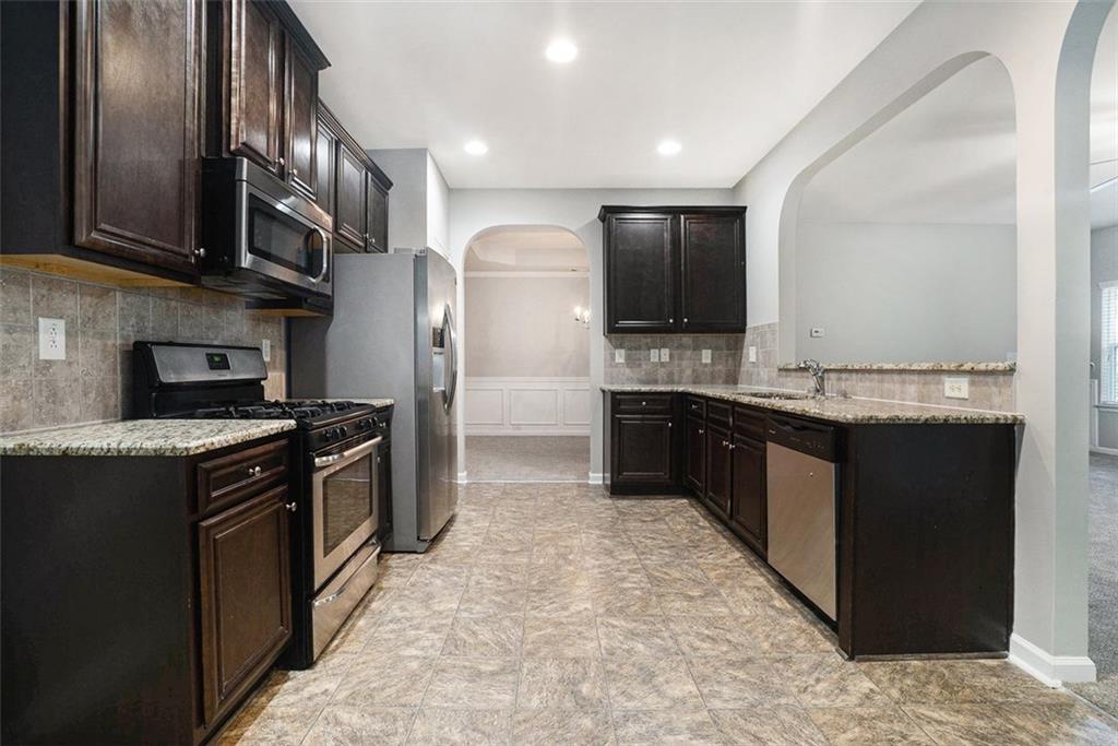 739 Rolling Downs Drive, Loganville, Georgia image 4