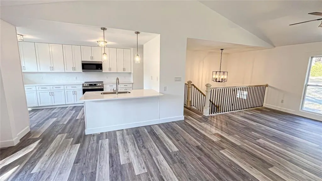 Suwanee, Georgia 30024, United States, 5 Bedrooms Bedrooms, ,3 BathroomsBathrooms,Residential,Active,252078