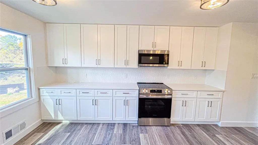 Suwanee, Georgia 30024, United States, 5 Bedrooms Bedrooms, ,3 BathroomsBathrooms,Residential,Active,252078