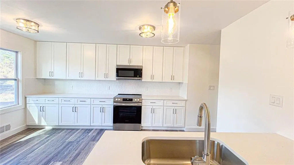 Suwanee, Georgia 30024, United States, 5 Bedrooms Bedrooms, ,3 BathroomsBathrooms,Residential,Active,252078