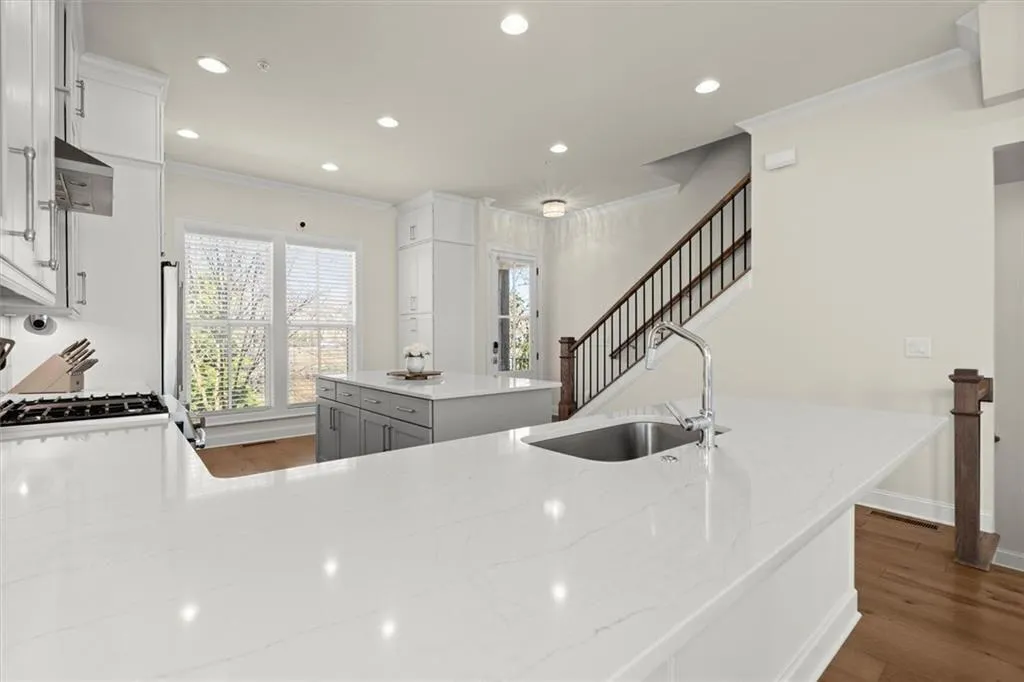 Alpharetta, Georgia 30009, United States, 3 Bedrooms Bedrooms, ,4 BathroomsBathrooms,Residential,Active,100787