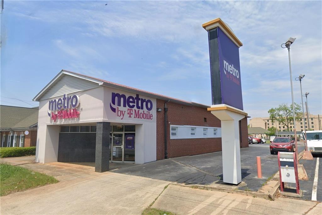 Ideal for passive investors, 100% leased building for sale in the heart of Spalding County, in the booming area of Griffin, Georgia. Frontage off the busy W Taylor Street, with plenty of parking on the 0.27 acre lot, built in 1985 but remodeled since over the years. Zoned CBD (Central Business District) by the City of Griffin Currently occupied by Metro by T-Mobile in the front and an additional tenant that uses the offices and break areas. All utilities and public services are available on site.