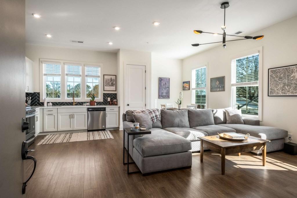120 Beardon Circle SE 2