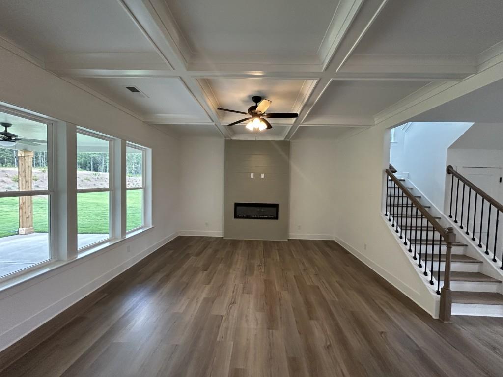 1285 PJ East Road